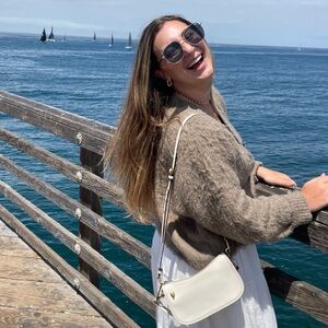 Meet your Posher, Makenzie